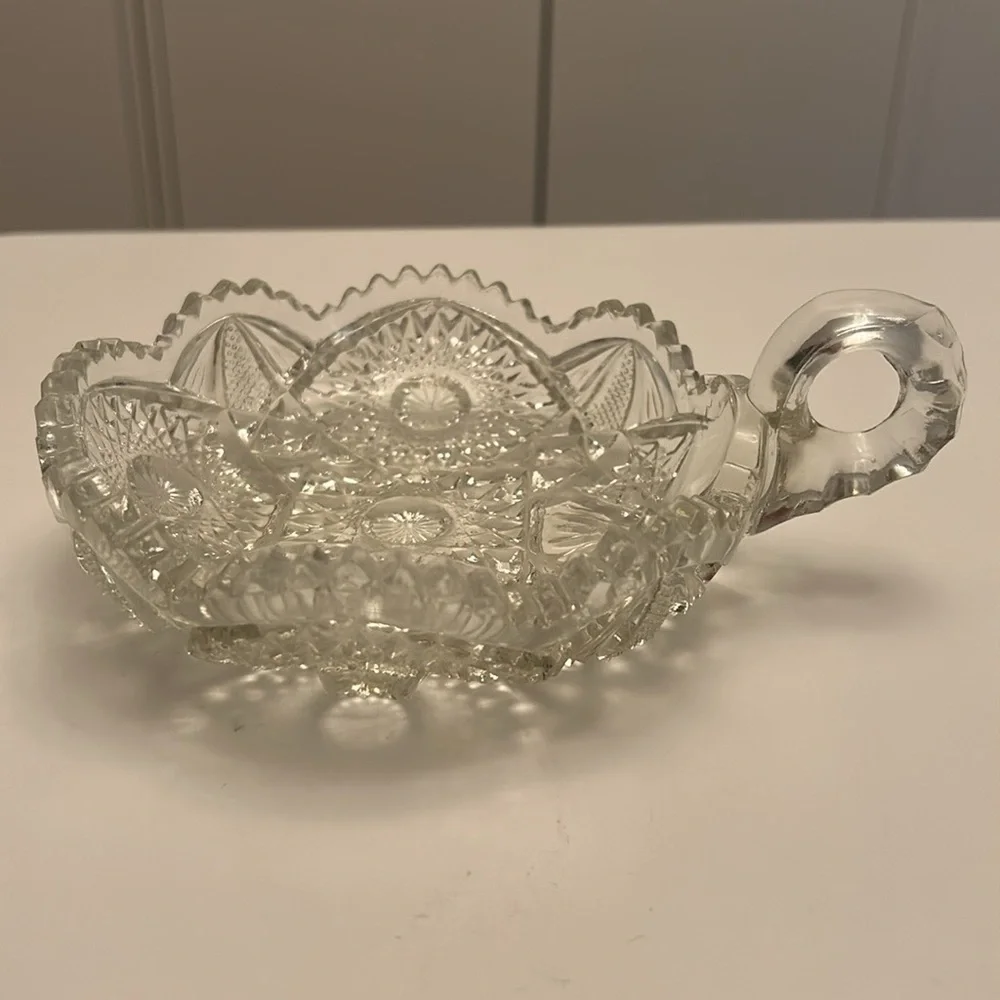 Lot of 2 Vintage Clear Cut Glass Bowls Serving Dishes Set - Picture 4 of 5